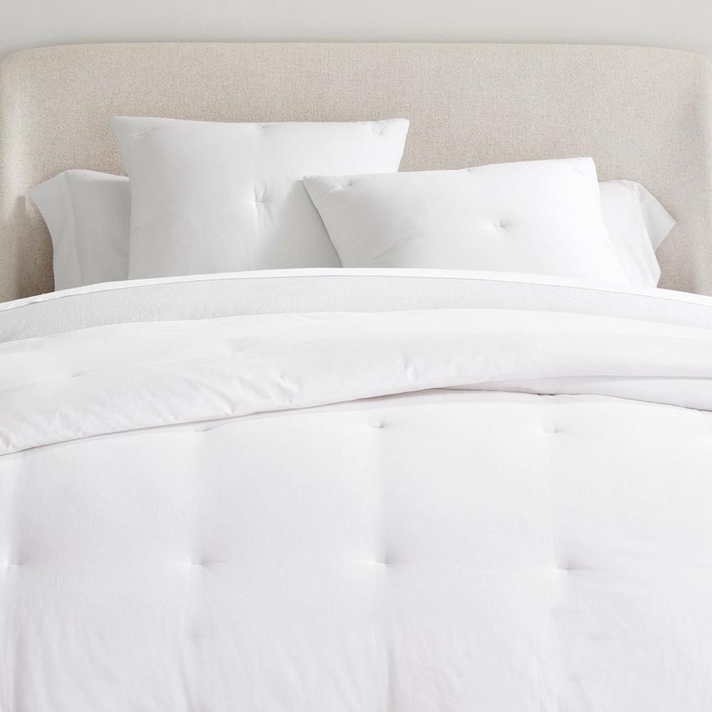 Never Used Pottery Barn Comforter, Full/Queen, White